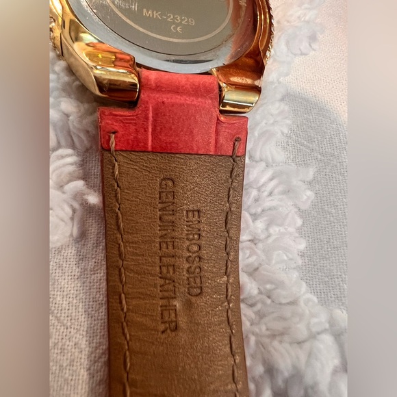 Michael Kors Camille
Women's Watch, Pink Leather Strap Gold & Crystal Bezel EUC - Picture 13 of 16